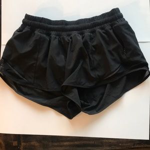 Lululemon size 6 Reg black shorts